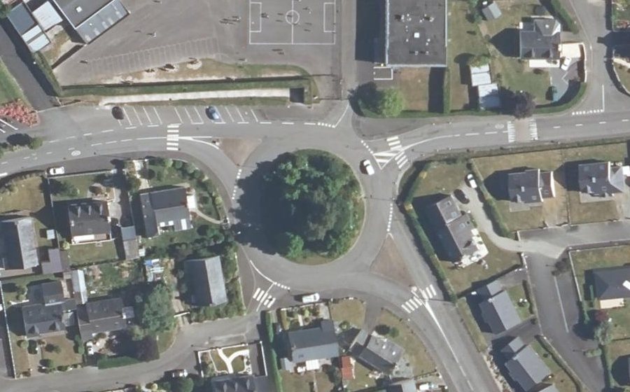 Vue aérienne du Rond-point anonyme n°27284181