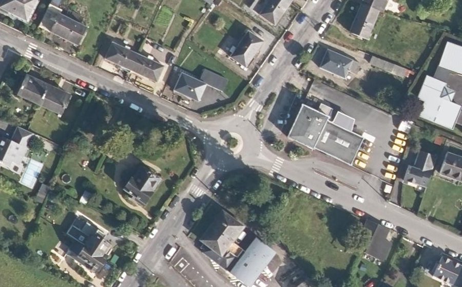 Vue aérienne du Rond-point anonyme n°27284406