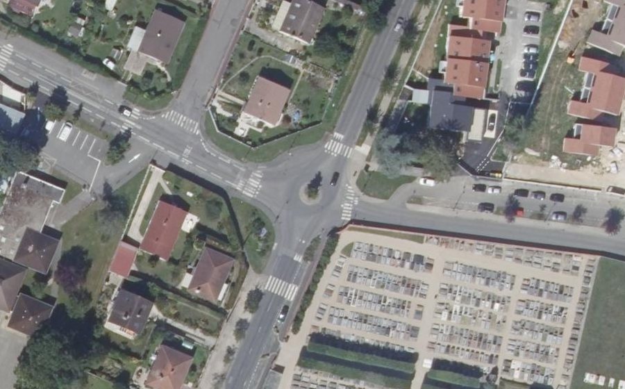 Vue aérienne du Rond-point anonyme n°27285297