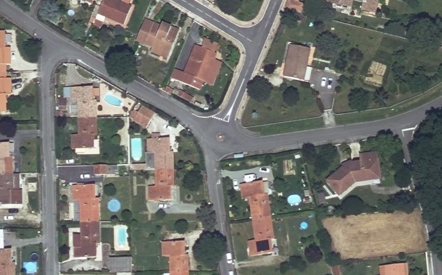 Vue aérienne du Rond-point anonyme n°272905537