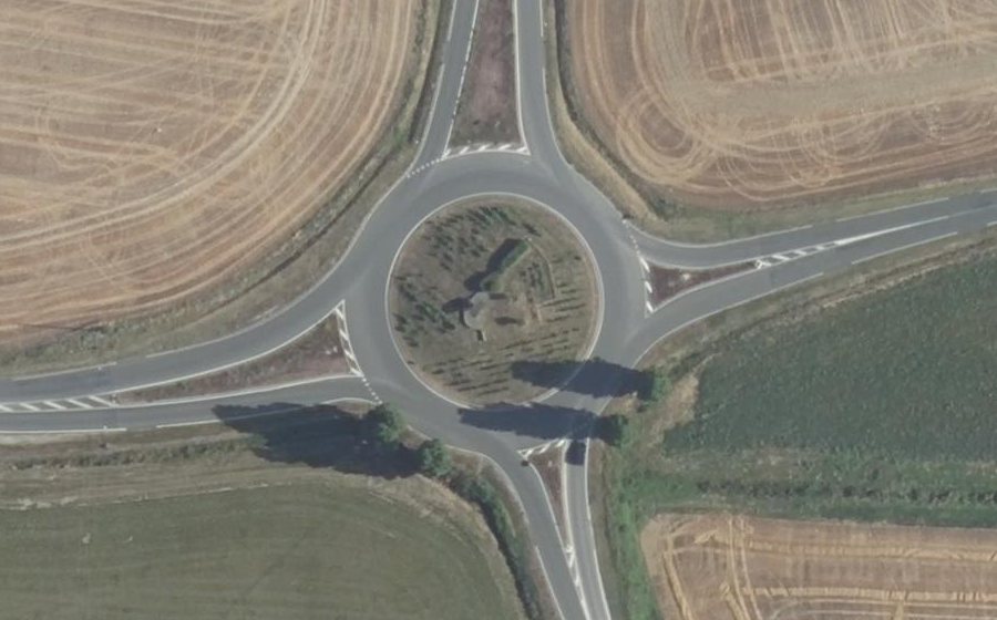 Vue aérienne du Rond-point anonyme n°27299350