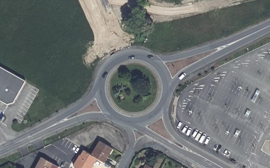 Vue aérienne du Rond-point anonyme n°27311903