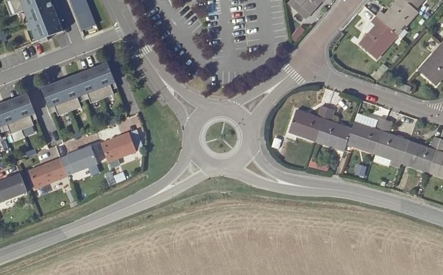 Vue aérienne du Rond-point anonyme n°27312297