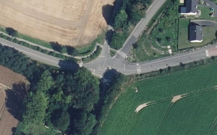 Vue aérienne du Rond-point anonyme n°27313149
