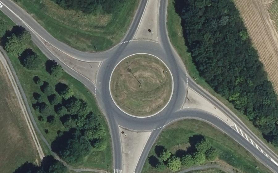 Vue aérienne du Rond-point anonyme n°27317031