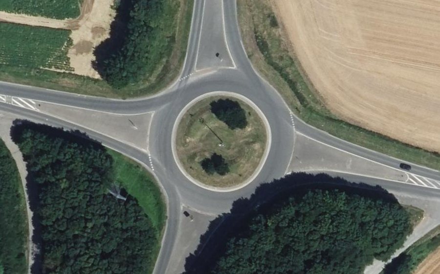 Vue aérienne du Rond-point anonyme n°27317032