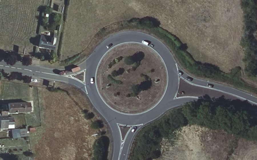 Vue aérienne du Rond-point anonyme n°273215687