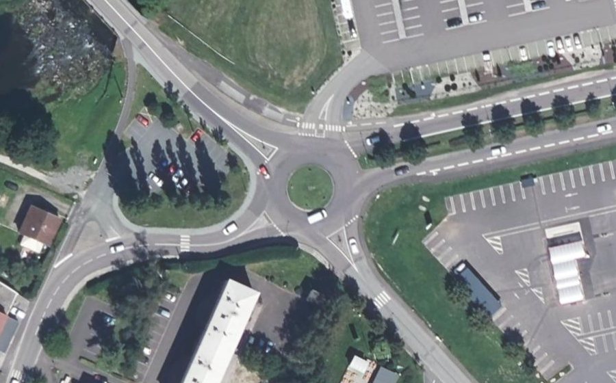Vue aérienne du Rond-point anonyme n°27327594