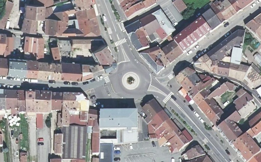 Vue aérienne du Place du 1er Regiment de Dragons