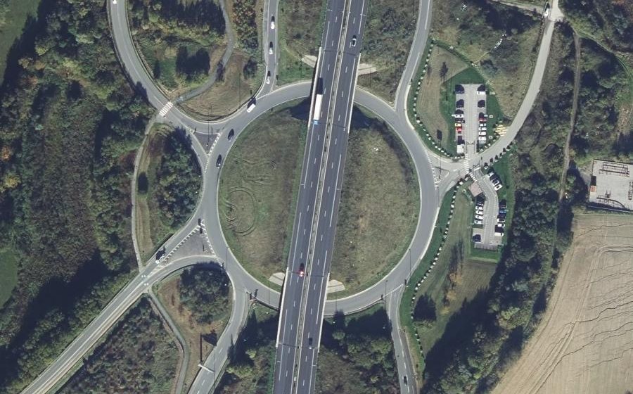 Vue aérienne du Rond-point anonyme n°27348109