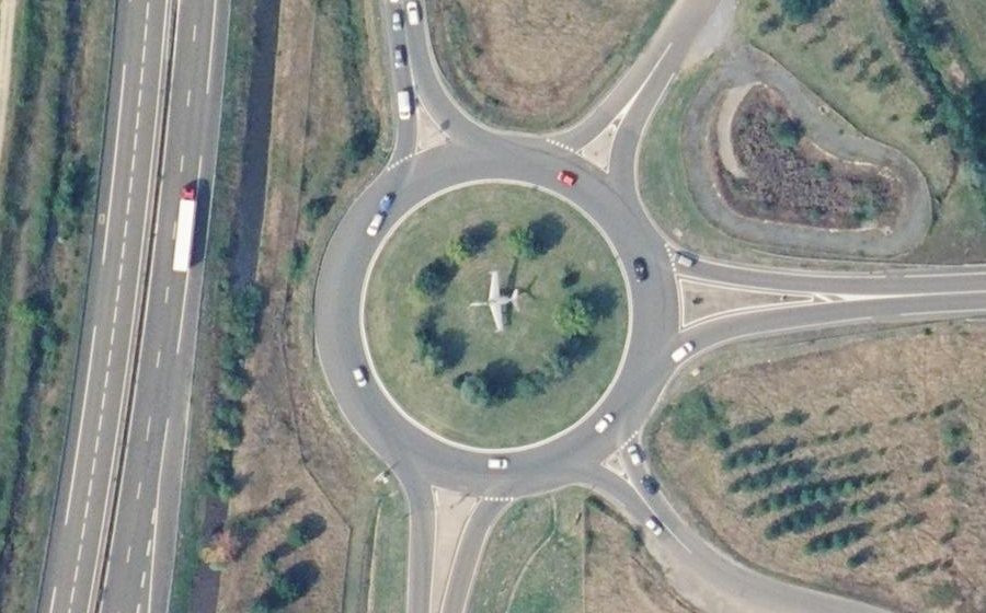 Vue aérienne du Rond-point anonyme n°27348198