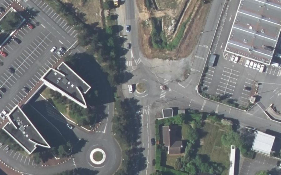 Vue aérienne du Rond-point anonyme n°27349815