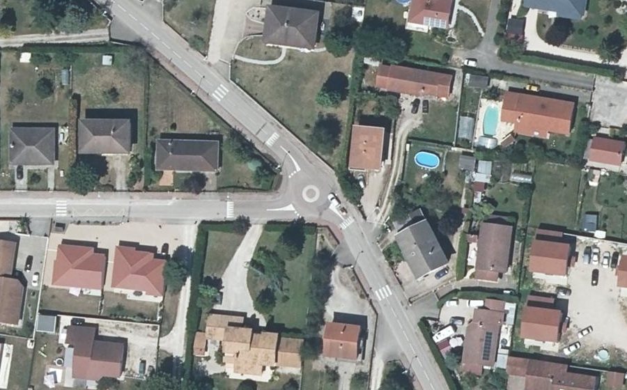 Vue aérienne du Rond-point anonyme n°273502769