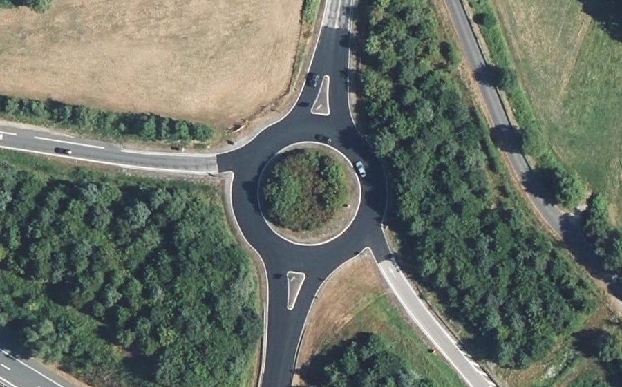Vue aérienne du Rond-point anonyme n°27350387