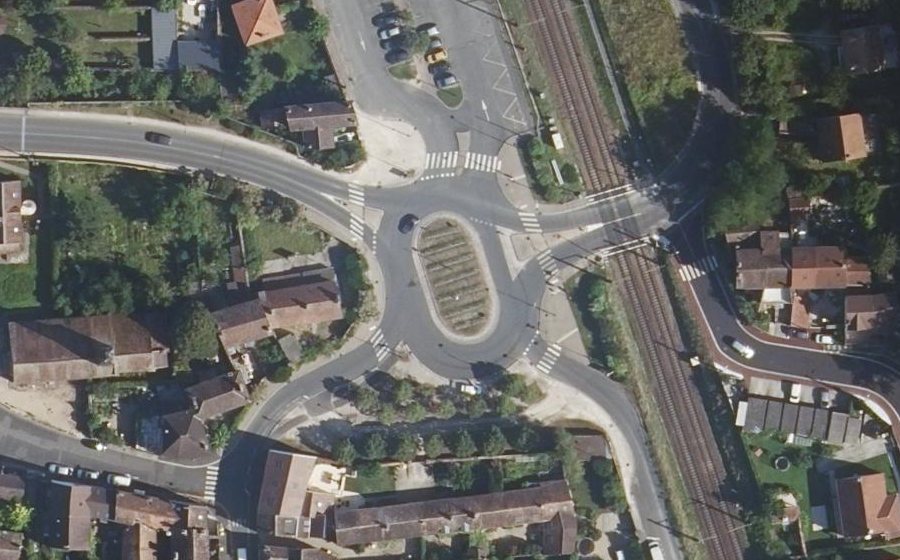 Vue aérienne du Rond-point anonyme n°27350945