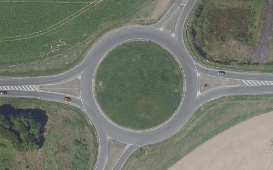 Vue aérienne du Rond-point anonyme n°27351656