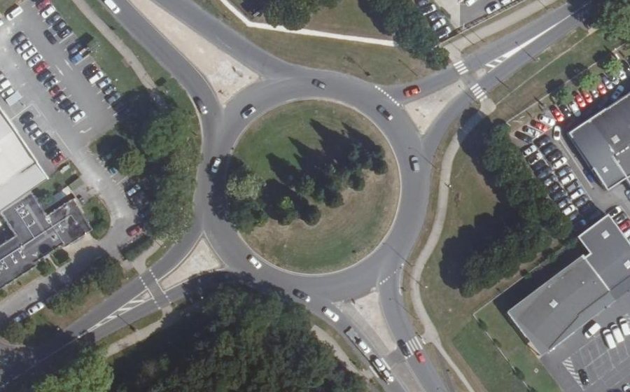 Vue aérienne du Rond-point anonyme n°27353820