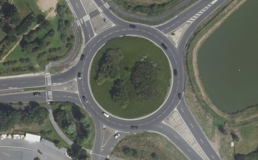 Vue aérienne du Rond-point anonyme n°27353998