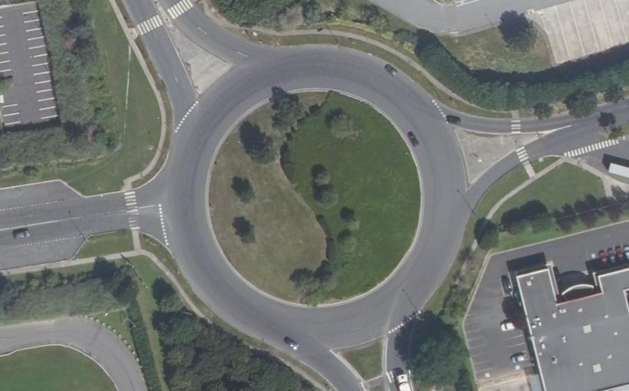 Vue aérienne du Rond-point anonyme n°27354864
