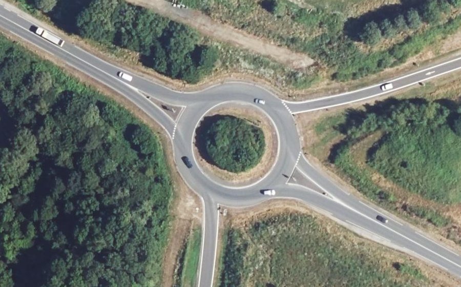 Vue aérienne du Rond-point anonyme n°27360405