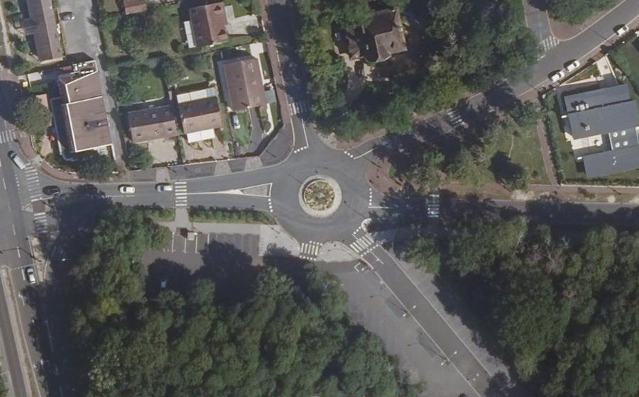 Vue aérienne du Rond-point anonyme n°27362096