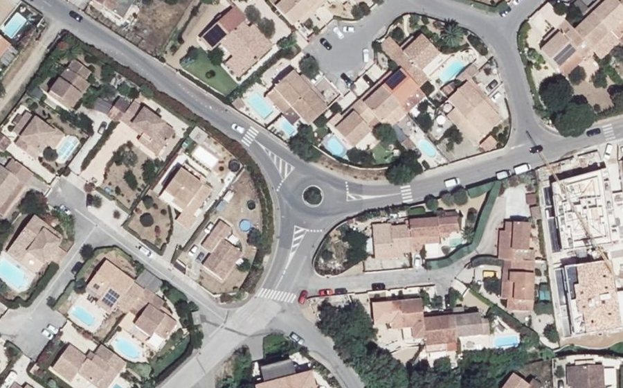 Vue aérienne du Rond-point anonyme n°273623014