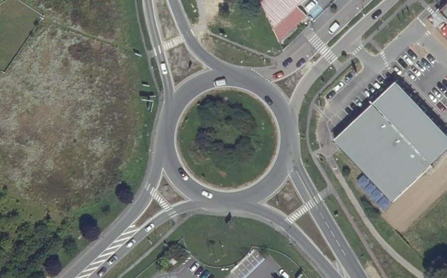 Vue aérienne du Rond-point anonyme n°27362320