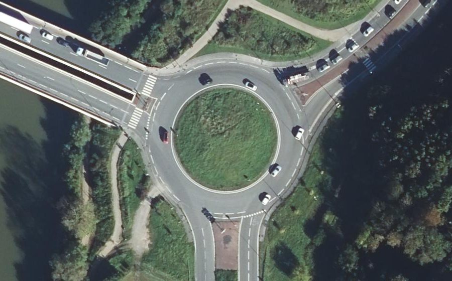 Vue aérienne du Rond-point anonyme n°27366497