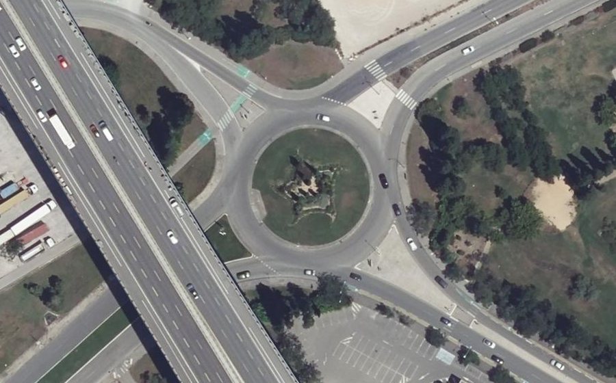 Vue aérienne du Rond-point anonyme n°27366639