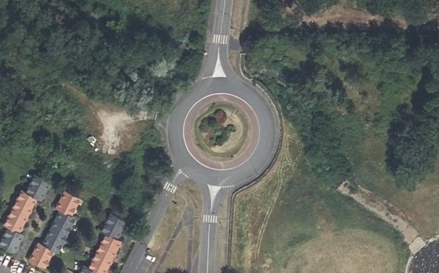 Vue aérienne du Rond-point anonyme n°27368293