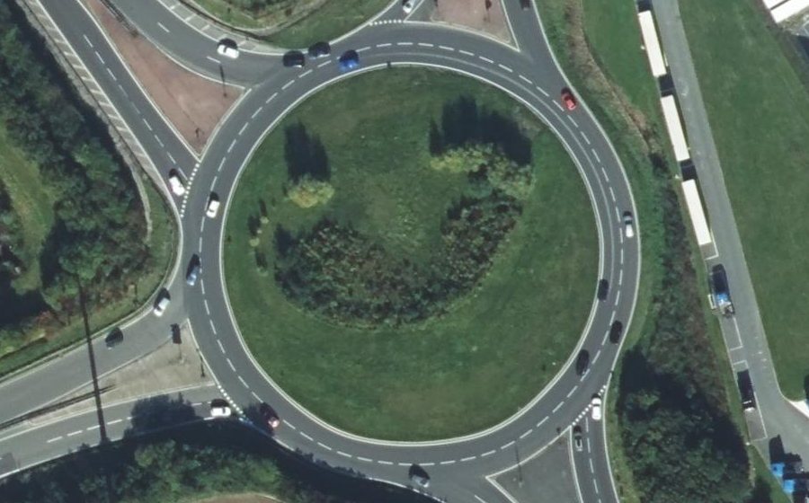 Vue aérienne du Rond-point anonyme n°27368429