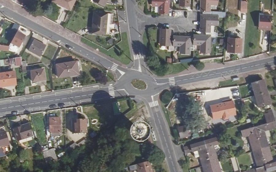 Vue aérienne du Rond-point anonyme n°27371106