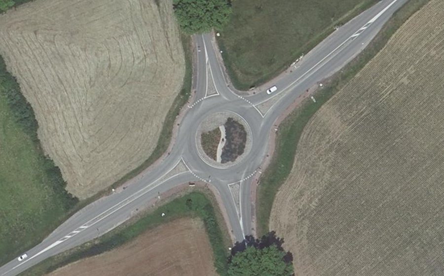 Vue aérienne du Rond-point anonyme n°273742219