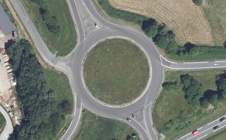 Vue aérienne du Rond-point anonyme n°27378754