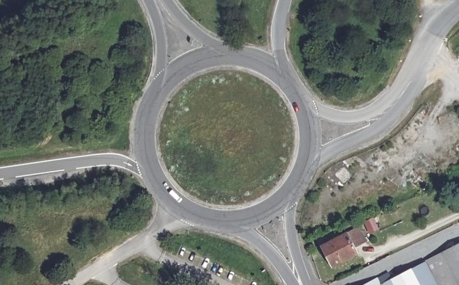 Vue aérienne du Rond-point anonyme n°27378820
