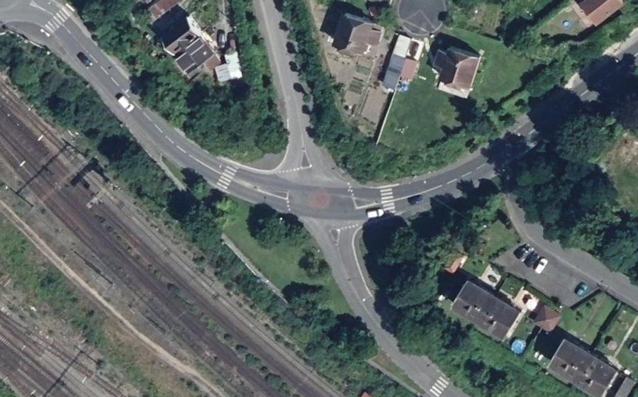 Vue aérienne du Rond-point anonyme n°27379270