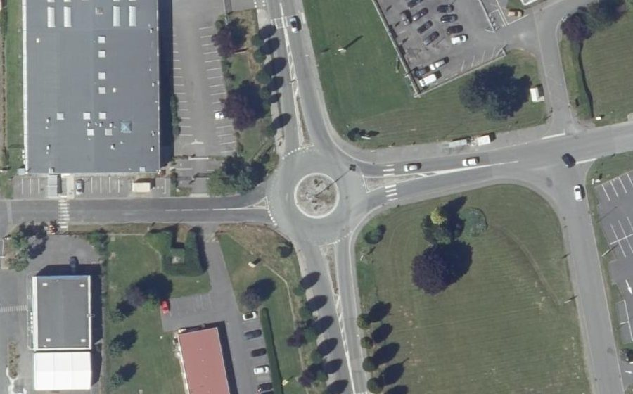 Vue aérienne du Rond-point anonyme n°27380939
