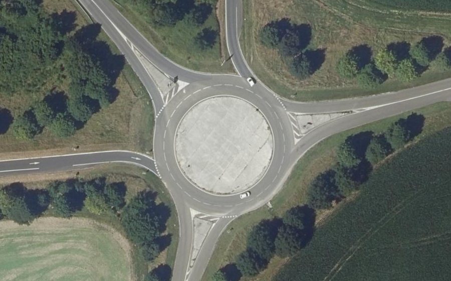 Vue aérienne du Rond-point anonyme n°27380957