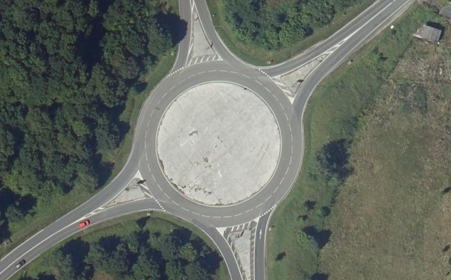 Vue aérienne du Rond-point anonyme n°27380960