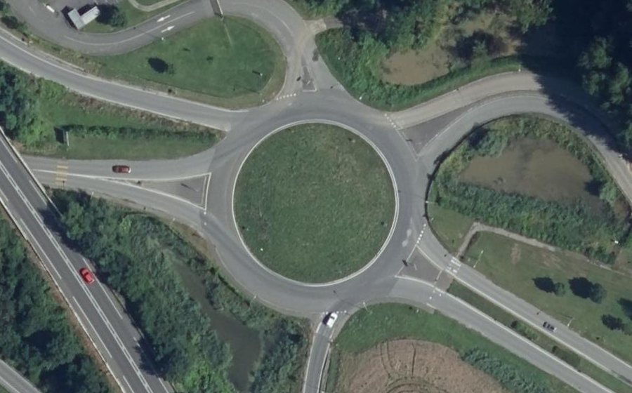 Vue aérienne du Rond-point anonyme n°27382344