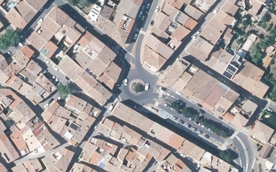 Vue aérienne du Rond-point anonyme n°27382388