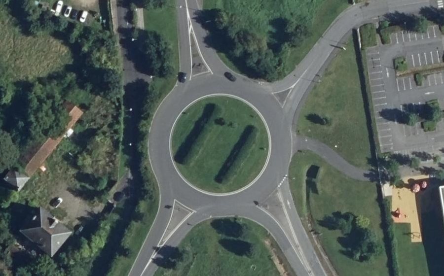 Vue aérienne du Rond-point anonyme n°27382713