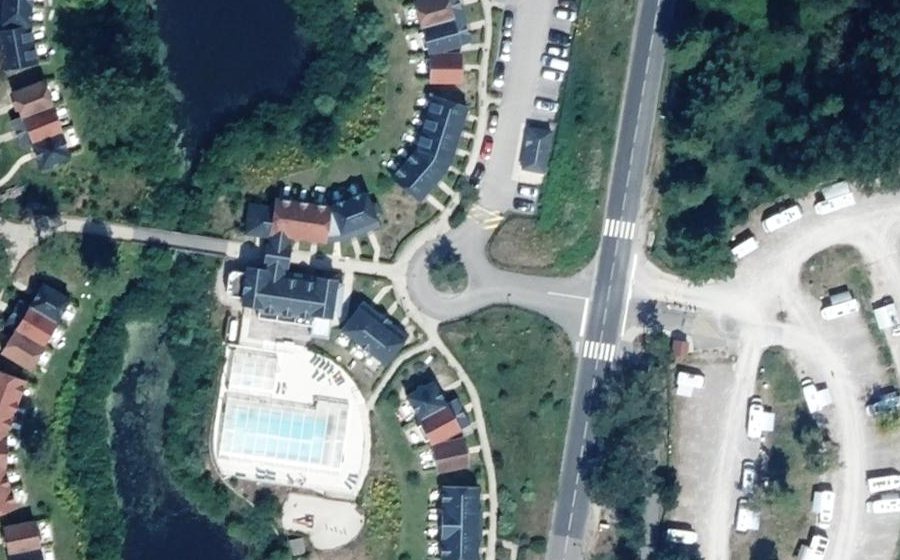 Vue aérienne du Rond-point anonyme n°273839709