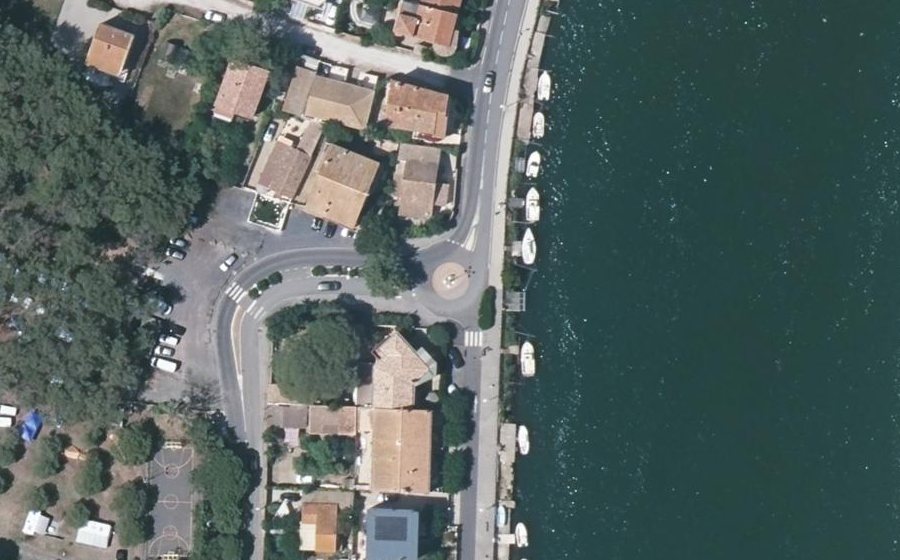 Vue aérienne du Rond-point anonyme n°27384331