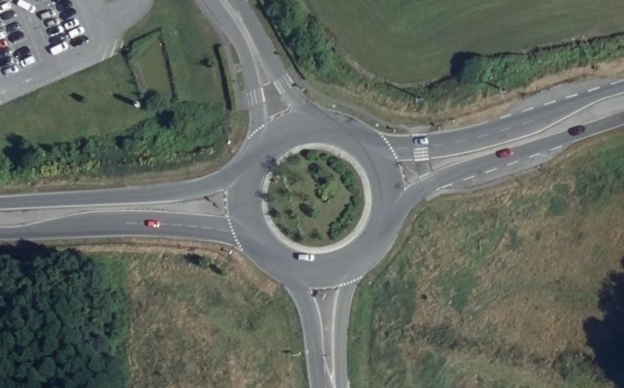 Vue aérienne du Rond-point anonyme n°27384945