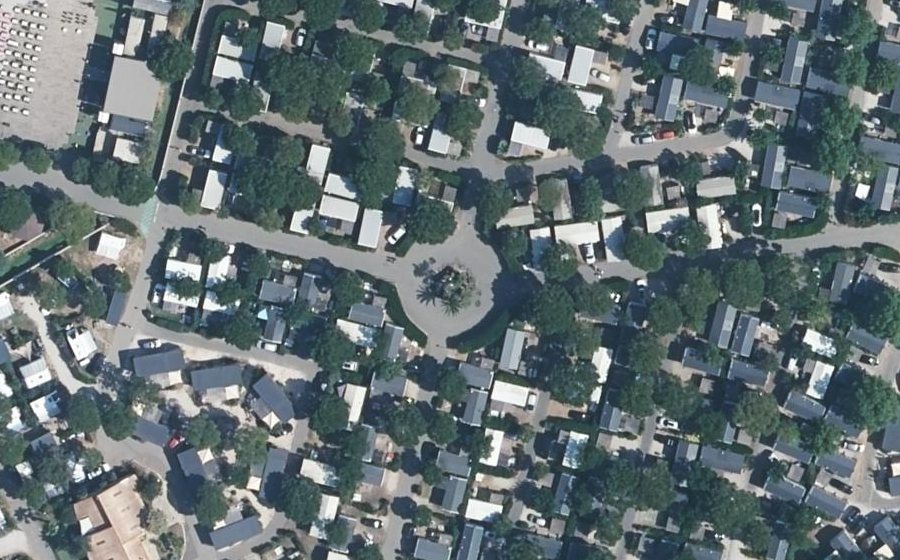 Vue aérienne du Rond-point anonyme n°27385052