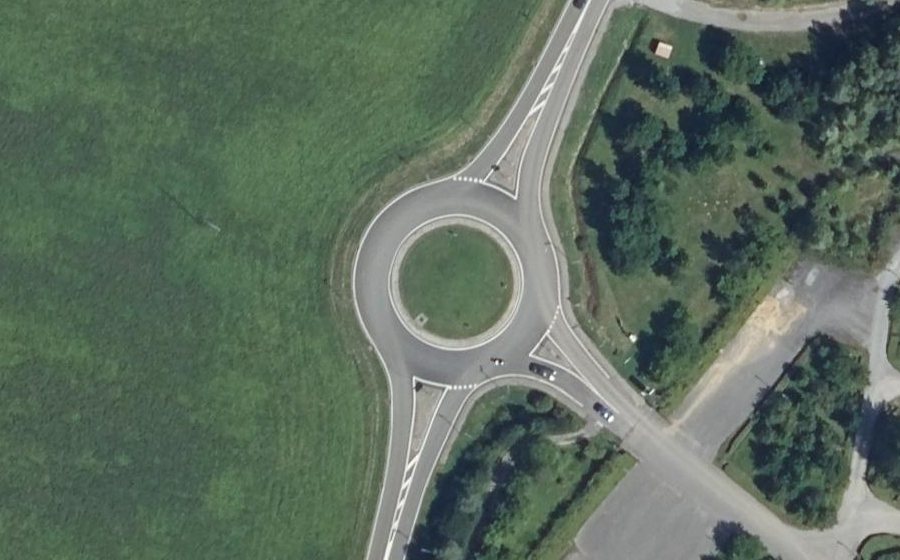 Vue aérienne du Rond-point anonyme n°27386040