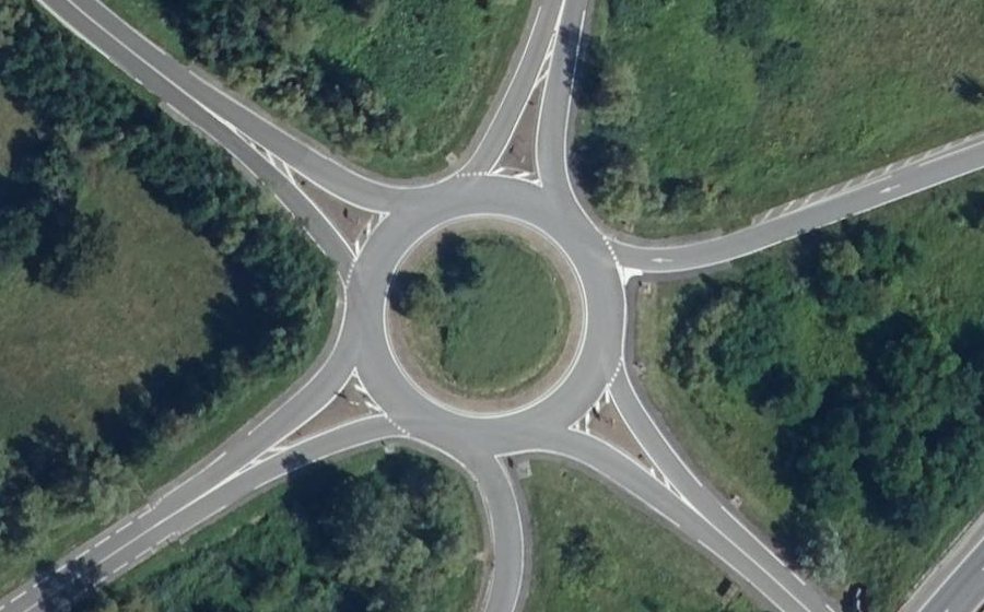 Vue aérienne du Rond-point anonyme n°27386068