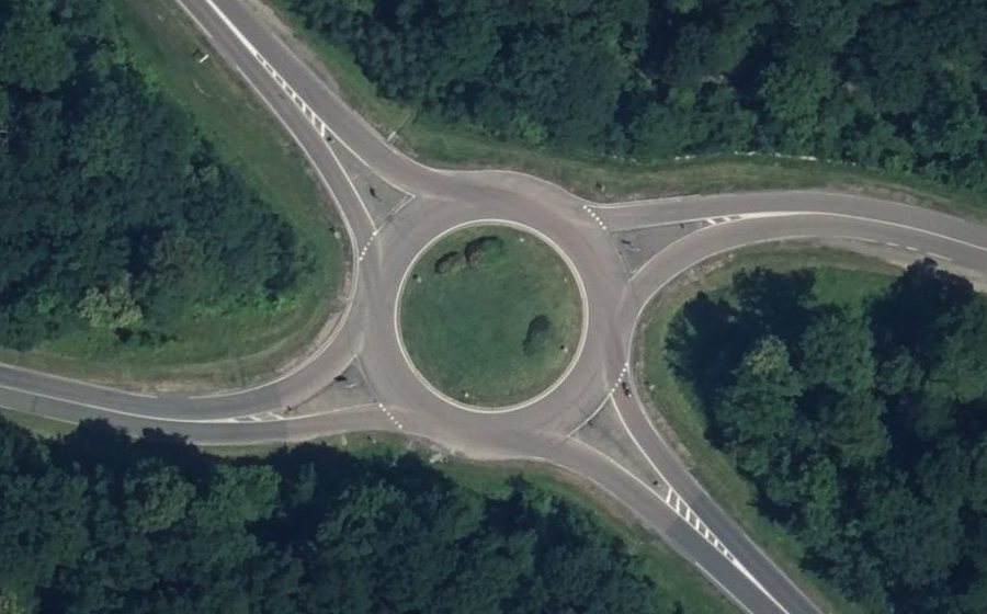 Vue aérienne du Rond-point anonyme n°27386552