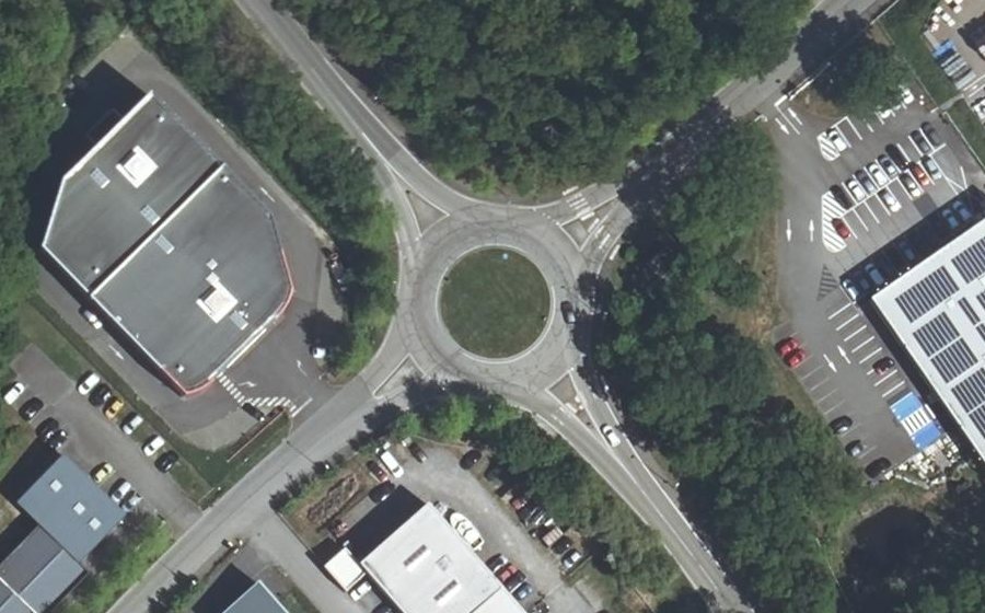 Vue aérienne du Rond-point anonyme n°273942832